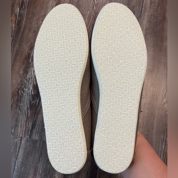 NWT TOMS Dusty Olive Women’s Redondo Shoe - Picture 4 of 6